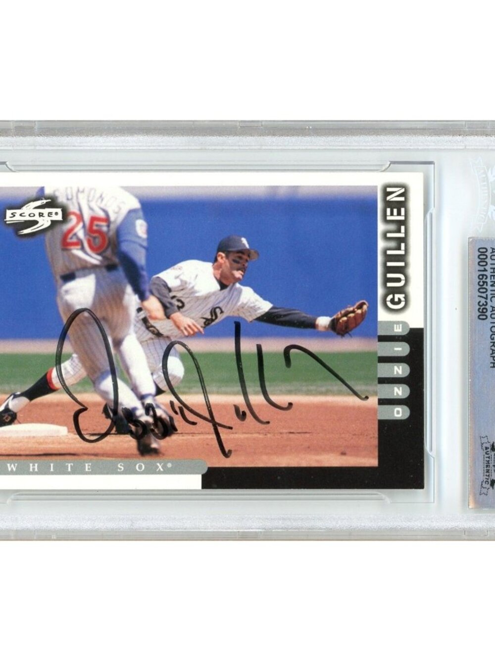 Ozzie Guillen Signed 1998 Score #62 Chicago White Sox Beckett BAS Slabbed Auto